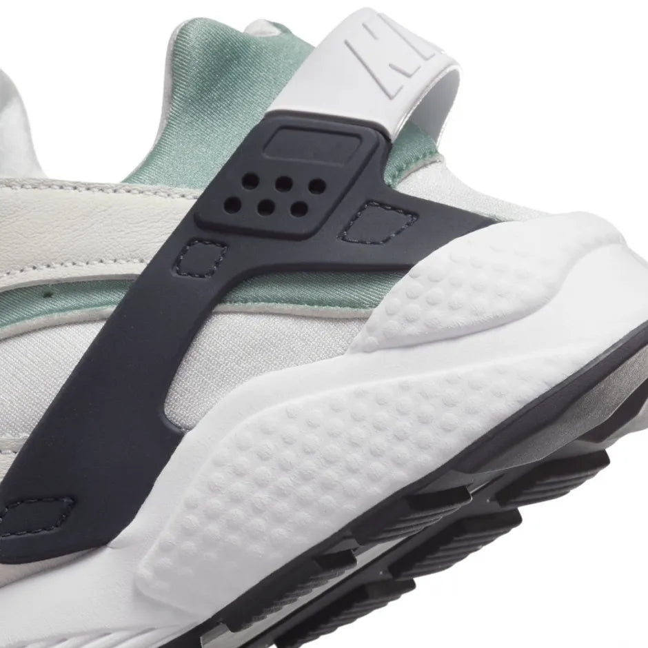 Дамски маратонки NIKE Air Huarache Mica Green