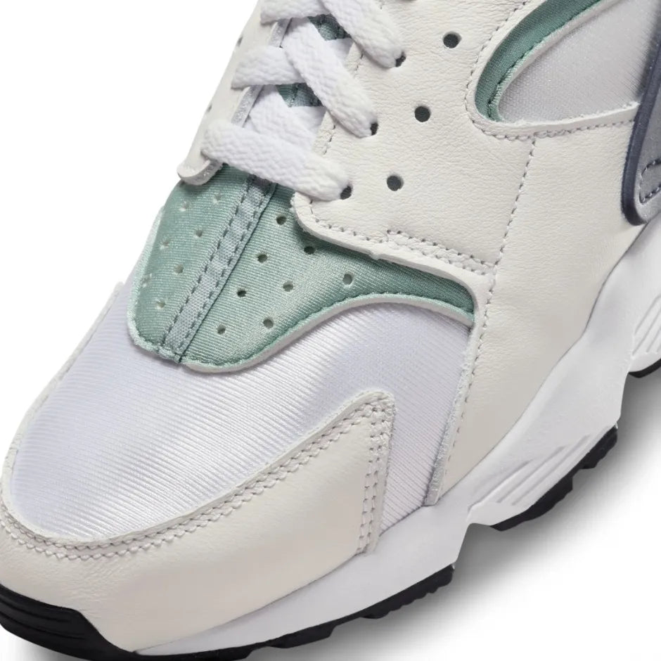 Дамски маратонки NIKE Air Huarache Mica Green
